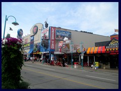 Clifton Hill, downtown Niagara Falls 31